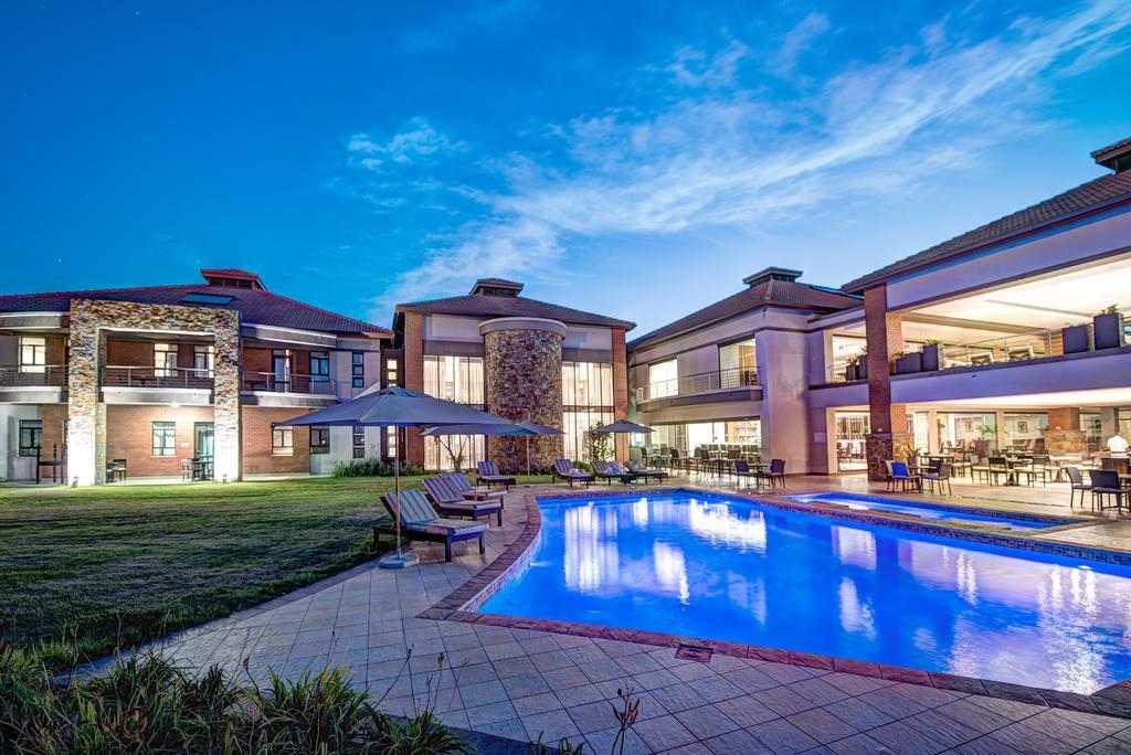 Royal Marang Hotel Phokeng Екстер'єр фото The clubhouse at the Waterfall Equestrian Estate