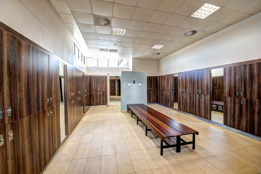 Royal Marang Hotel Phokeng Екстер'єр фото Changing room