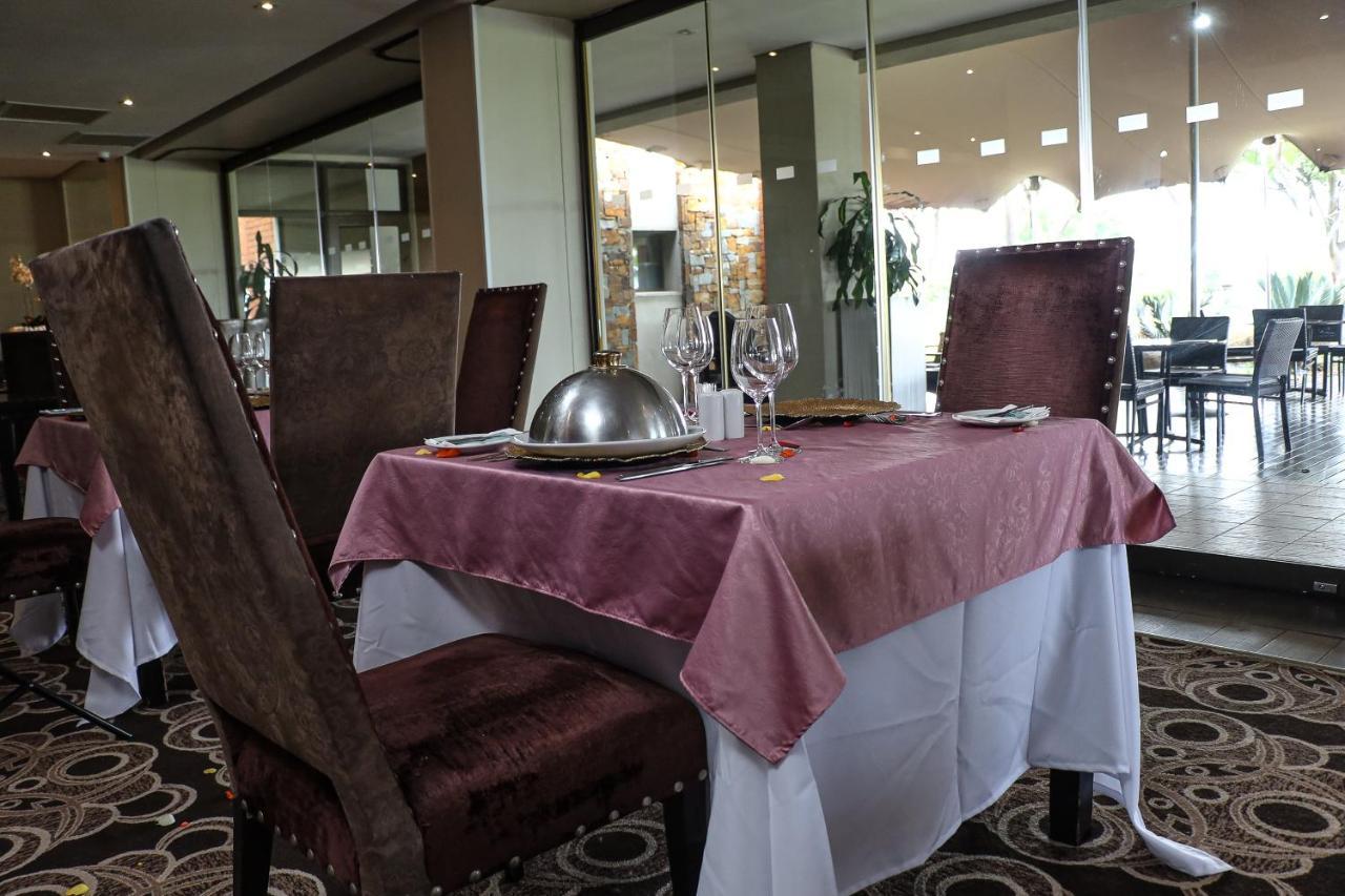 Royal Marang Hotel Phokeng Екстер'єр фото A restaurant in the hotel